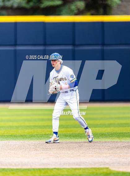 Thumbnail 1 in Salem Hills vs. Orem (UHSAA 5A Bracket Play) photogallery.