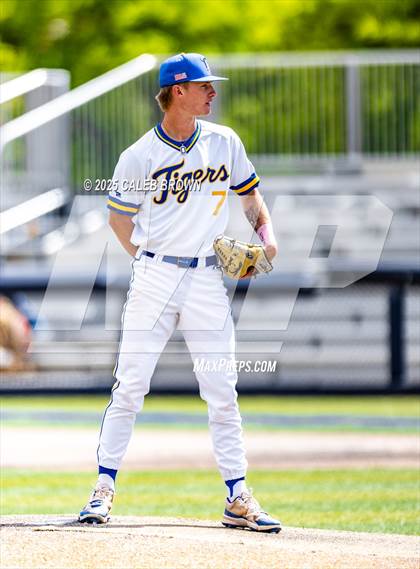 Thumbnail 3 in Salem Hills vs. Orem (UHSAA 5A Bracket Play) photogallery.