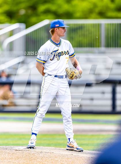 Thumbnail 2 in Salem Hills vs. Orem (UHSAA 5A Bracket Play) photogallery.