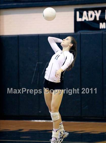 Thumbnail 2 in Trinity Christian vs. Bishop Lynch photogallery.