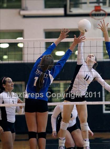 Thumbnail 3 in Trinity Christian vs. Bishop Lynch photogallery.