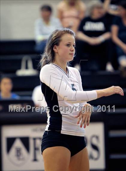 Thumbnail 2 in Trinity Christian vs. Bishop Lynch photogallery.