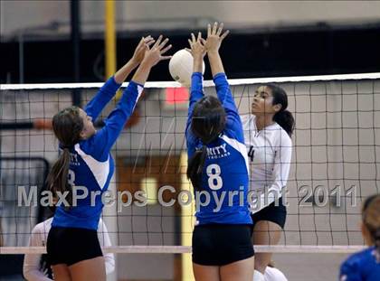 Thumbnail 3 in Trinity Christian vs. Bishop Lynch photogallery.