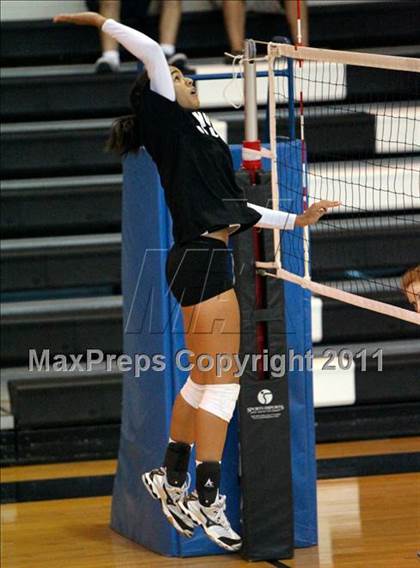 Thumbnail 2 in Trinity Christian vs. Bishop Lynch photogallery.