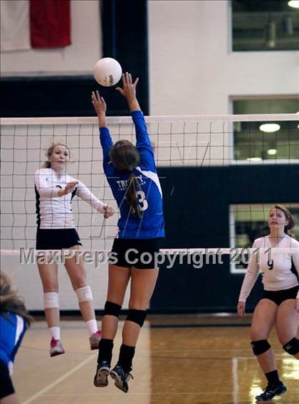 Thumbnail 1 in Trinity Christian vs. Bishop Lynch photogallery.