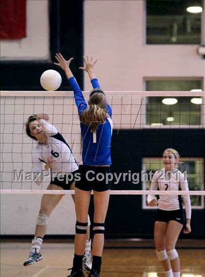 Thumbnail 2 in Trinity Christian vs. Bishop Lynch photogallery.