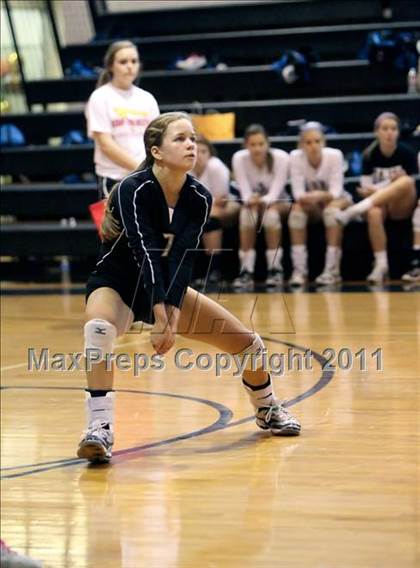 Thumbnail 2 in Trinity Christian vs. Bishop Lynch photogallery.