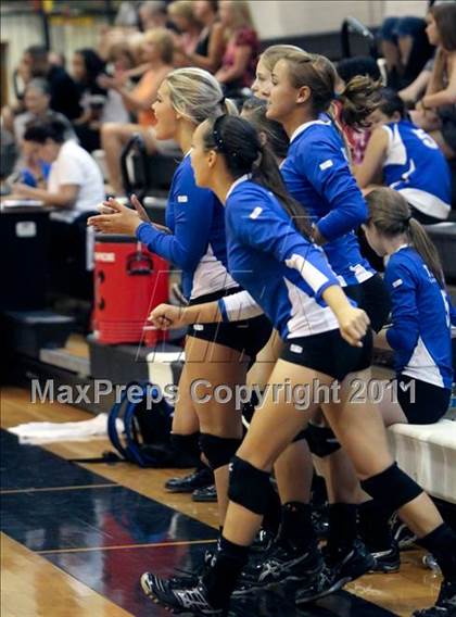 Thumbnail 3 in Trinity Christian vs. Bishop Lynch photogallery.