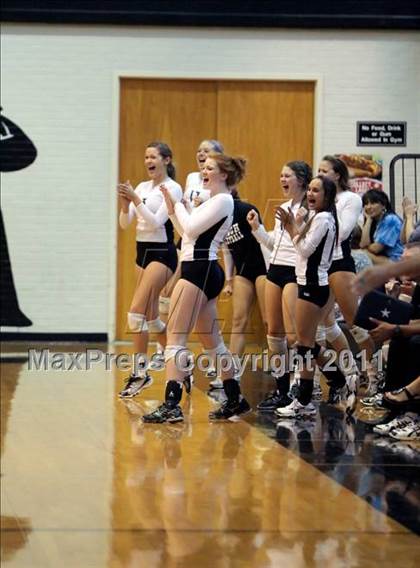 Thumbnail 2 in Trinity Christian vs. Bishop Lynch photogallery.