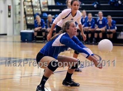Thumbnail 2 in Trinity Christian vs. Bishop Lynch photogallery.