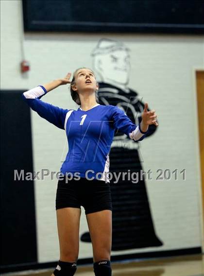Thumbnail 3 in Trinity Christian vs. Bishop Lynch photogallery.