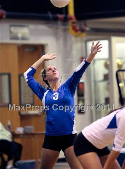 Thumbnail 2 in Trinity Christian vs. Bishop Lynch photogallery.