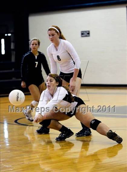 Thumbnail 2 in Trinity Christian vs. Bishop Lynch photogallery.