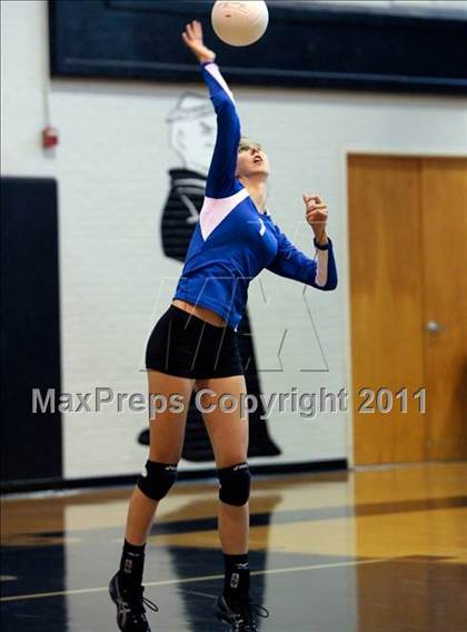 Thumbnail 2 in Trinity Christian vs. Bishop Lynch photogallery.