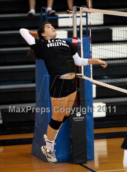 Thumbnail 3 in Trinity Christian vs. Bishop Lynch photogallery.