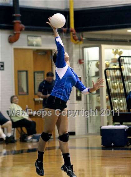 Thumbnail 3 in Trinity Christian vs. Bishop Lynch photogallery.