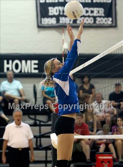 Thumbnail 1 in Trinity Christian vs. Bishop Lynch photogallery.