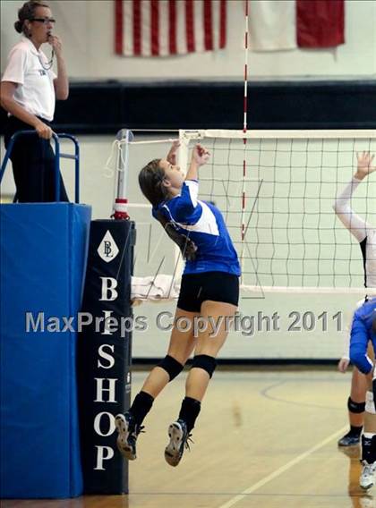 Thumbnail 3 in Trinity Christian vs. Bishop Lynch photogallery.