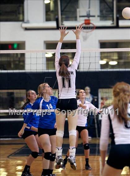 Thumbnail 3 in Trinity Christian vs. Bishop Lynch photogallery.