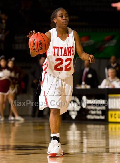 Thumbnail 2 in Lake Taylor vs. Oakton (VHSL AAA Semifinal) photogallery.