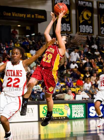 Thumbnail 1 in Lake Taylor vs. Oakton (VHSL AAA Semifinal) photogallery.