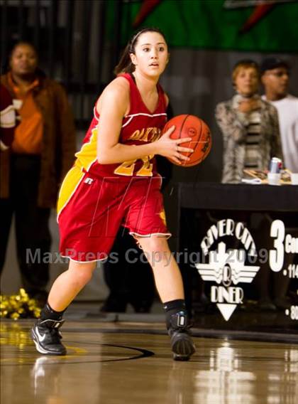 Thumbnail 3 in Lake Taylor vs. Oakton (VHSL AAA Semifinal) photogallery.