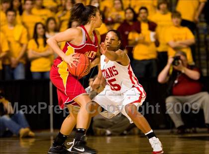 Thumbnail 3 in Lake Taylor vs. Oakton (VHSL AAA Semifinal) photogallery.