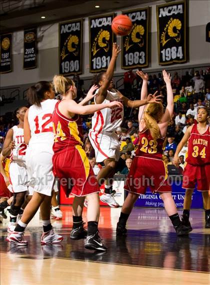 Thumbnail 2 in Lake Taylor vs. Oakton (VHSL AAA Semifinal) photogallery.
