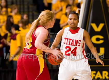 Thumbnail 1 in Lake Taylor vs. Oakton (VHSL AAA Semifinal) photogallery.