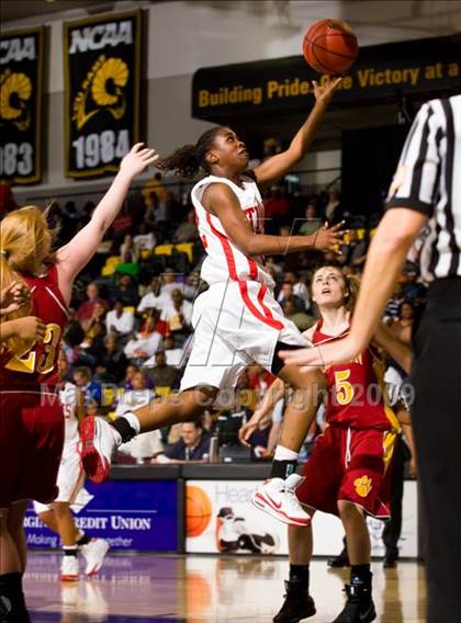 Thumbnail 3 in Lake Taylor vs. Oakton (VHSL AAA Semifinal) photogallery.