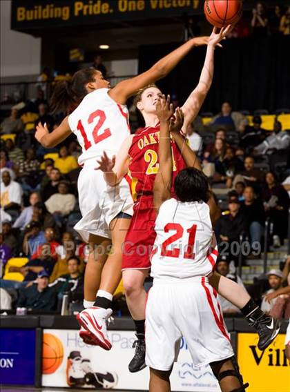 Thumbnail 3 in Lake Taylor vs. Oakton (VHSL AAA Semifinal) photogallery.