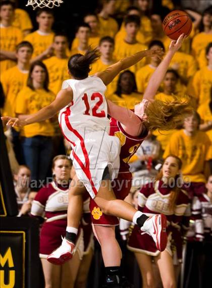 Thumbnail 2 in Lake Taylor vs. Oakton (VHSL AAA Semifinal) photogallery.