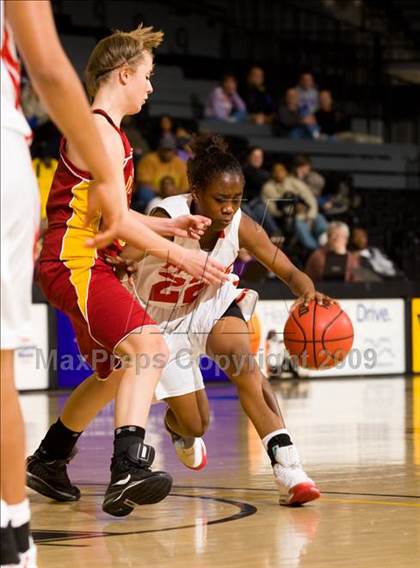 Thumbnail 1 in Lake Taylor vs. Oakton (VHSL AAA Semifinal) photogallery.