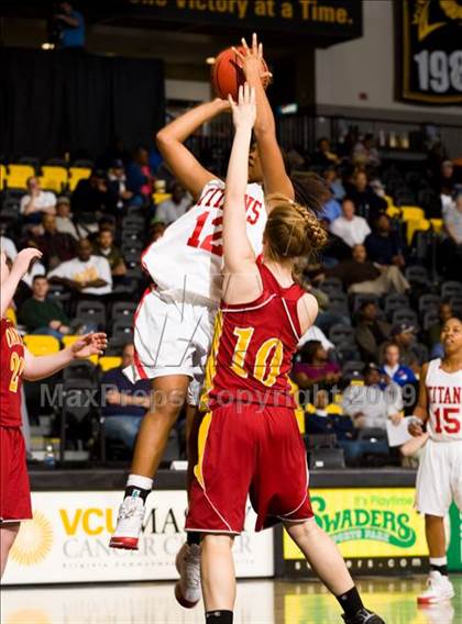Thumbnail 3 in Lake Taylor vs. Oakton (VHSL AAA Semifinal) photogallery.