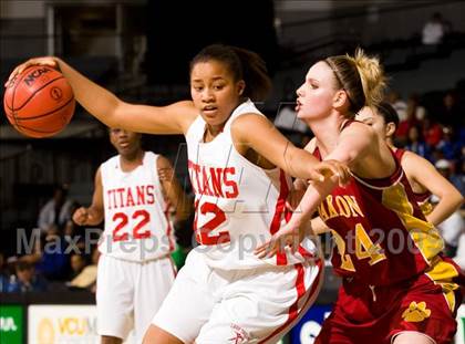Thumbnail 1 in Lake Taylor vs. Oakton (VHSL AAA Semifinal) photogallery.