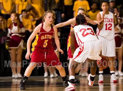 Thumbnail 3 in Lake Taylor vs. Oakton (VHSL AAA Semifinal) photogallery.