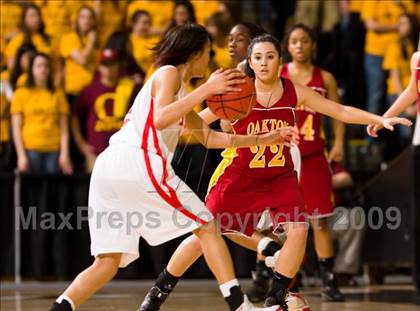 Thumbnail 2 in Lake Taylor vs. Oakton (VHSL AAA Semifinal) photogallery.