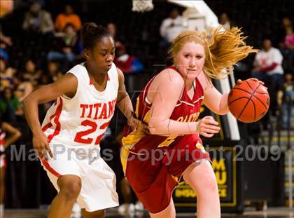 Thumbnail 1 in Lake Taylor vs. Oakton (VHSL AAA Semifinal) photogallery.