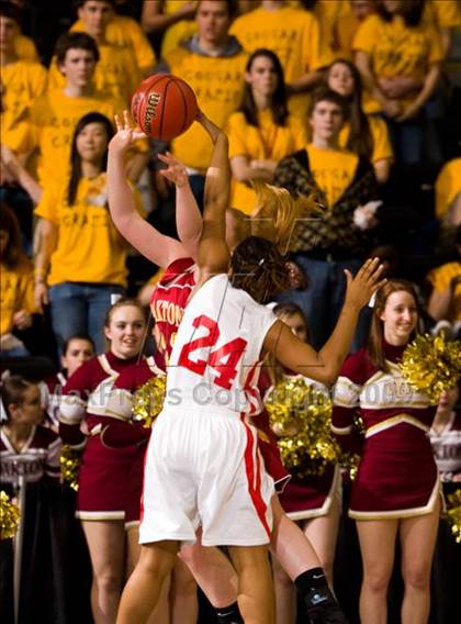 Thumbnail 3 in Lake Taylor vs. Oakton (VHSL AAA Semifinal) photogallery.