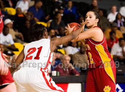 Thumbnail 3 in Lake Taylor vs. Oakton (VHSL AAA Semifinal) photogallery.