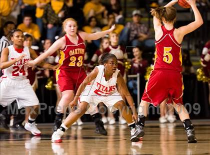 Thumbnail 2 in Lake Taylor vs. Oakton (VHSL AAA Semifinal) photogallery.