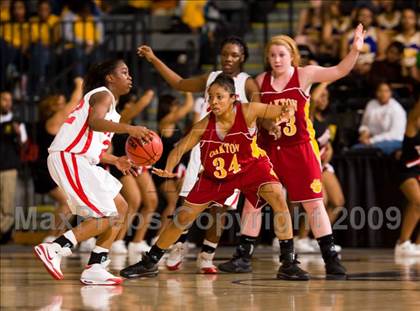 Thumbnail 3 in Lake Taylor vs. Oakton (VHSL AAA Semifinal) photogallery.