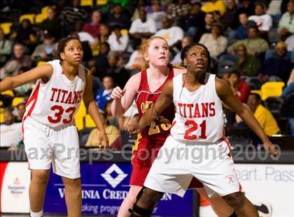 Thumbnail 3 in Lake Taylor vs. Oakton (VHSL AAA Semifinal) photogallery.