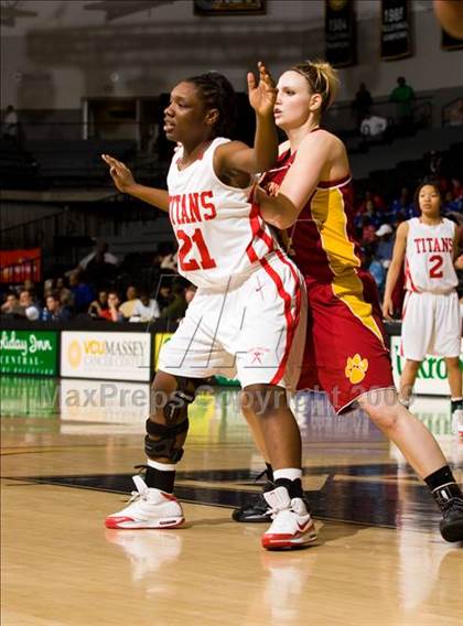 Thumbnail 1 in Lake Taylor vs. Oakton (VHSL AAA Semifinal) photogallery.