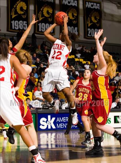 Thumbnail 1 in Lake Taylor vs. Oakton (VHSL AAA Semifinal) photogallery.
