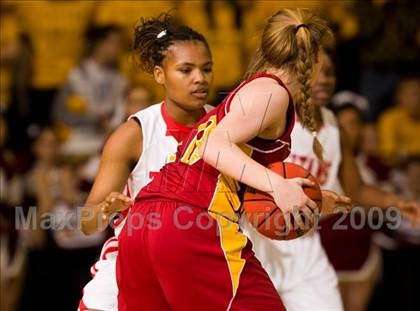 Thumbnail 2 in Lake Taylor vs. Oakton (VHSL AAA Semifinal) photogallery.