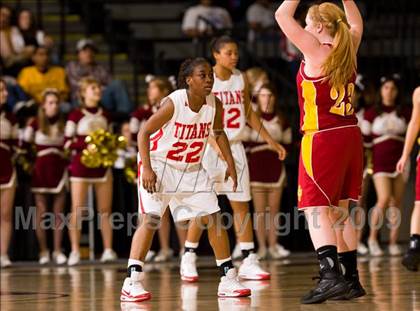 Thumbnail 3 in Lake Taylor vs. Oakton (VHSL AAA Semifinal) photogallery.