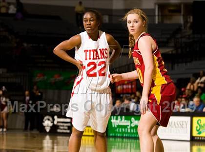 Thumbnail 2 in Lake Taylor vs. Oakton (VHSL AAA Semifinal) photogallery.