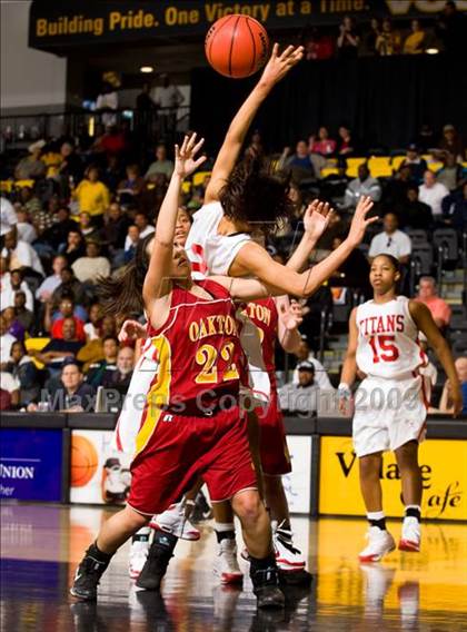 Thumbnail 2 in Lake Taylor vs. Oakton (VHSL AAA Semifinal) photogallery.