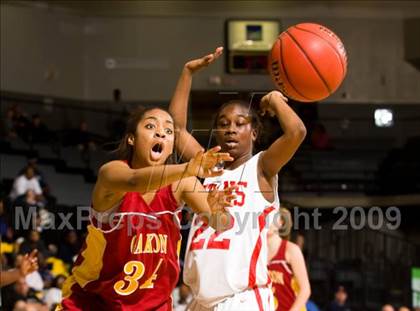 Thumbnail 2 in Lake Taylor vs. Oakton (VHSL AAA Semifinal) photogallery.